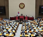 출생 신고 누락 막는다…'출생통보제' 국회 통과 · 1년 후 시행