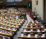 국회 ‘오염수 결의안’ 野 채택 강행… 與, 청문회 개최 거부