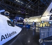 USA NASA ATLANTIS SHUTTLE