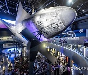 USA NASA ATLANTIS SHUTTLE