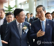 한총리 "새만금에 인프라 구축해 기업하기 좋은 환경 조성"