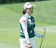 [Ms포토] 지한솔 '한참을 보는 타구 지점'