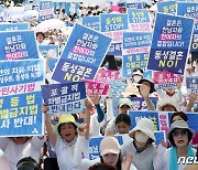 '퀴어축제반대' 목소리 내는 참가자들