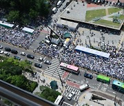 “폭염도 우리를 막을 수 없다”…5만명 참여 퀴어문화축제 을지로 ‘북적’