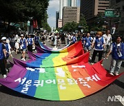 을지로에서 열린 서울퀴어문화축제