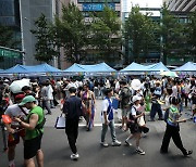 인파로 붐비는 퀴어문화축제