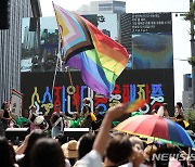 을지로 일대에서 열린 서울퀴어문화축제