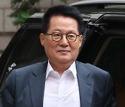 [속보] '채용비리 의혹' 박지원 전 국정원장 경찰 출석