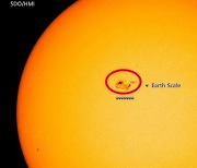 ‘지구 7배 크기’ 역대급 태양흑점 포착 [우주를 보다]