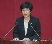 與 "오염수 괴담 퍼나르더니…북해도 단꿈 젖은 김영주 부의장"