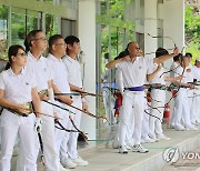 "정신을 집중하고" 동해시장기 전국 남녀 궁도 대회