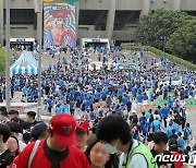 싸이 흠뻑쇼 인파로 북적이는 잠실종합운동장