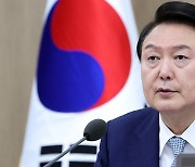 尹 "북한지원부 아냐...이제 달라질 때"...통일부 방향·역할 지시