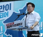 이재명 "민통선 초병들께 박수"…與 "달라진 안보의지에 숟가락 얹어"