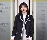 [MD포토] 에스파 카리나 '코트 속 각선미 공개'