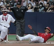 2루에서 홈으로 파고 든 한유섬 '소중한 1득점'