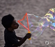 INDIA CHENNAI BEACH LEISURE