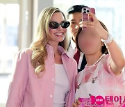 [TEN포토] 마고 로비(Margot Robbie) '특급배우의 화려한 팬서비스'