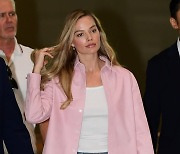 [TEN포토] 마고 로비(Margot Robbie) '청순미 뿌리며 출국'