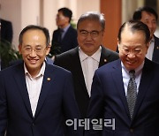 [포토]추경호 부총리-박진 장관-권영세 장관, 국무회의 참석