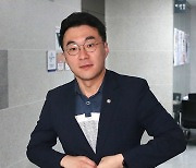 출근하는 김남국 의원