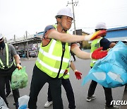 박범인 금산군수, 쓰레기 수거로 취임 2년차 하루 일과 시작