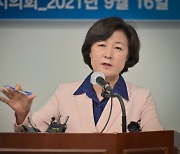 추미애 "文이 사퇴 요구… 내 사직서는 존재하지 않는다"