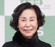 손숙, 청탁금지법 위반 혐의 검찰 송치…고가 골프채 받아