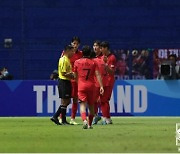 神판의 어이없는 퇴장 휘슬이 경기를 망쳤다 … 한국, U-17 아시안컵 결승 일본에 0-3 패