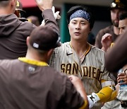 김하성, 2년 연속 MLB 두 자릿수 홈런 달성...전반기에 10홈런