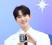 김재환 ‘왕중왕전, 우승 트로피 하트’ [MK포토]