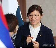 장미란 신임 문체부 2차관, 첫 국무회의 참석 [뉴시스Pic]