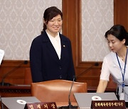 野 ‘장미란 차관’ 이견…“정치적 소비” “선수는 못 하나”