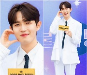 [T포토] 김재환 '아이돌 모먼트'