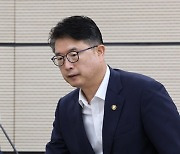 '사교육 카르텔·부조리' 대응, 단상오르는 장상윤 차관