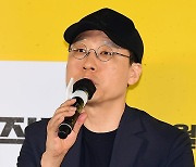 [TEN포토] 김성훈 감독 '비공식작전 연출'