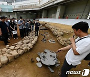 '경주 쪽샘 고분 축조과정과 유물 발굴과정은?'