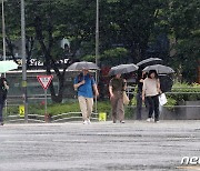 장마전선 북상 '장맛비 내리는 서울'