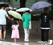 아빠가 들어주는 우산