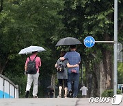 장마전선 북상 '비 내리는 서울'