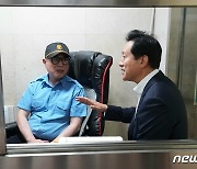 안심소득 지원 가구주 현장 면담하는 오세훈 시장