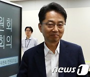 최저임금위 전원회의 참석하는 박준식위원장