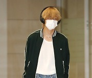 방탄소년단 뷔, 파리 홀리고 왔어요