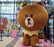 BT21부터 노티드 카페까지...귀여움 뚝뚝 ‘라인프렌즈 월드 명동’ 가보니