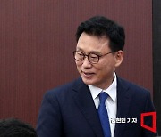 [포토] 박광온, 방통위 네이버 조사에 "언론장악 시도 아니길 바란다"