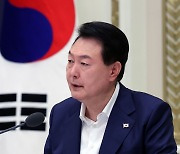 尹 “경제 체질 개선 법안, 국회 발목잡혀 한걸음도 못 나가”