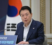 尹대통령 “정치 파업·불법 시위에 절대 굴복 안해”