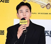 [포토] 주지훈, '표정 진지한 인사말'