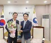 박민식 국가보훈부 장관, 김학용 의원에 감사패 수여