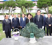 '답답한' 박지원 "이낙연, 이재명은 안 만나고 왜 저러고 다니는지..변죽만, 화나"[여의도초대석]